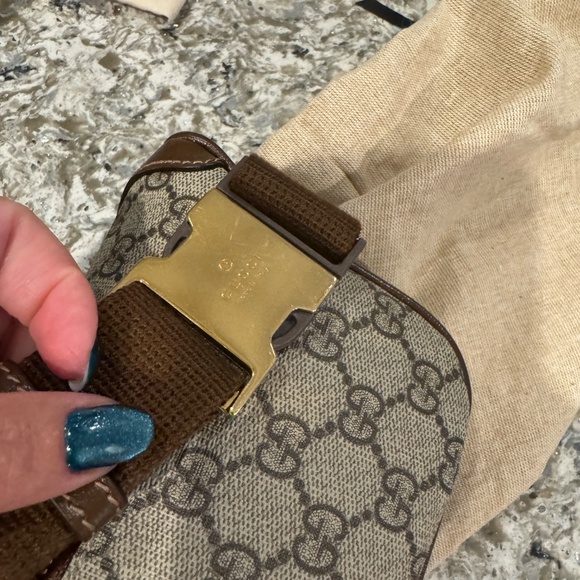 Gucci Double Logo Zipper Opening Waist Bag - Picture 6 of 6